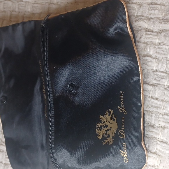 Maui Divers Box 📦 - Picture 5 of 8